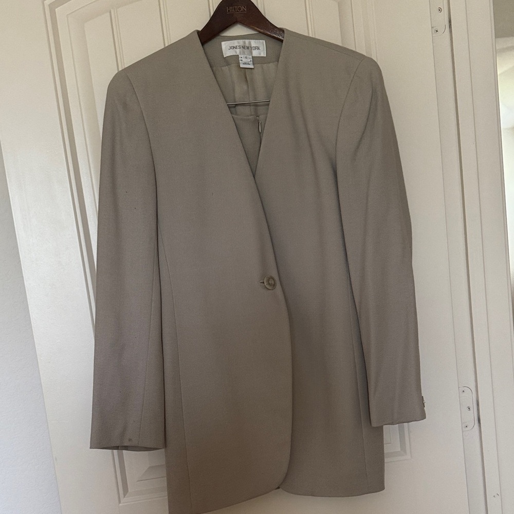 ✨Vintage✨ Jones New York Light Tan Blazer + Midi Skirt